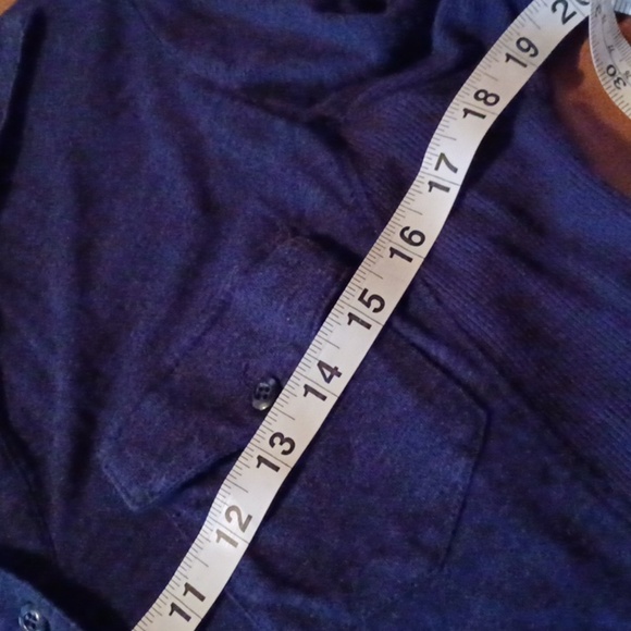 💙🌺Dark Blue Button Down Shirt - Picture 4 of 8